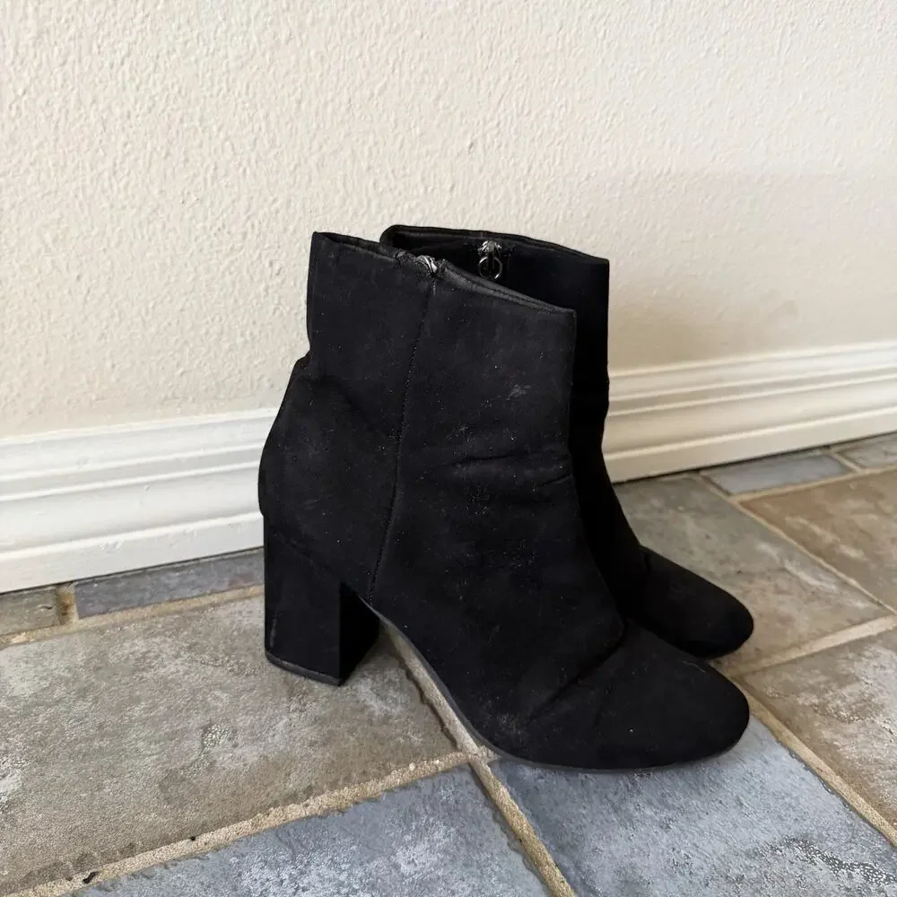 Quipid Black Faux Suede Ankle Booties Block Heel Women’s Size 8